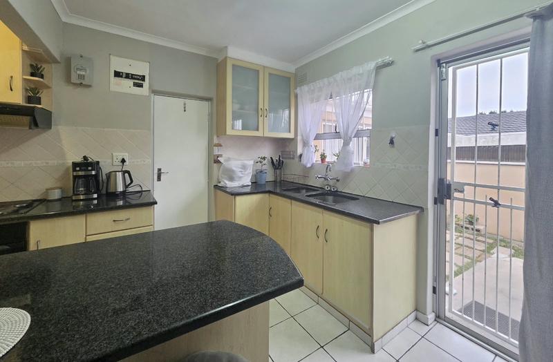 3 Bedroom Property for Sale in Oakglen Western Cape